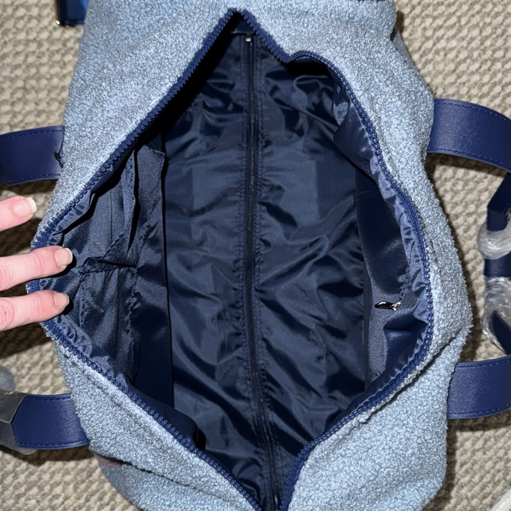 NWT RARE Disney’s Stitch Rolling Duffel Bag - Picture 11 of 11